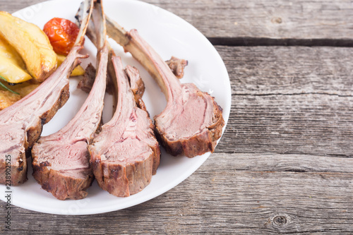 Grilled rack of lamb with potatoes