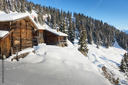 Schihütte in einer Winterlandschaft