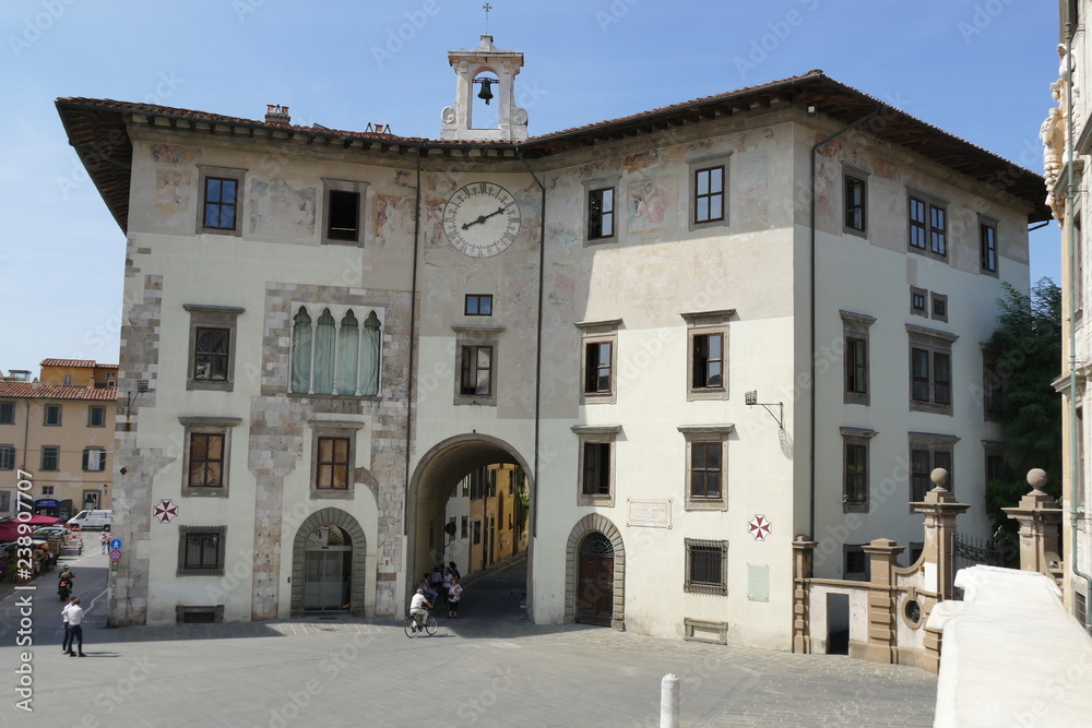 Pisa - palazzo dell'orologio in piazza dei Cavalieri  