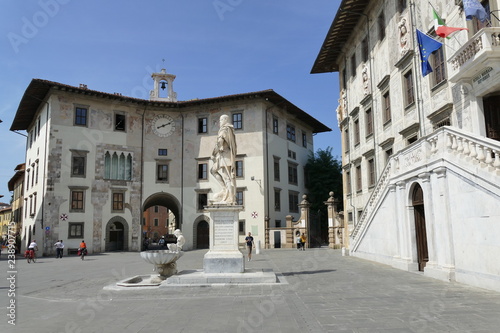 Pisa - statua di Cosimo I de' Medici in piazza dei Cavalieri  