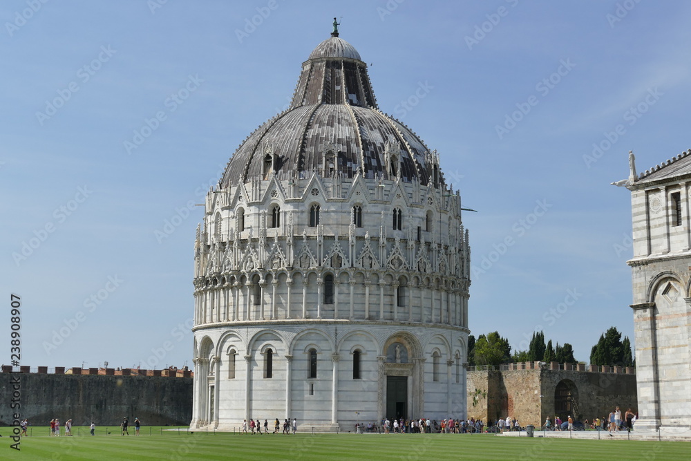 Pisa - Battistero di San Giovanni in piazza dei Miracoli
