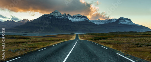 Iceland – Road to the Mountain