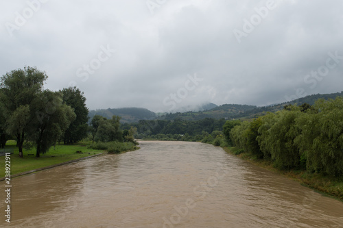 Rzeka Poprad po ulewnych deszczach