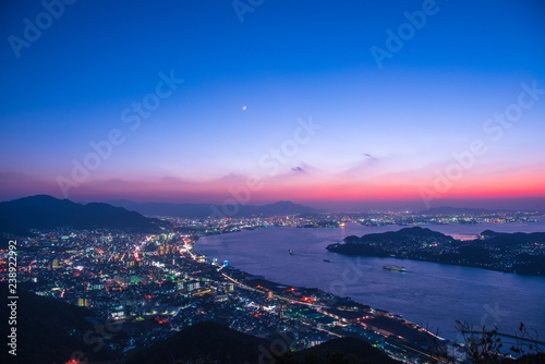 関門海峡と地方都市の夕暮れ © doraneko777