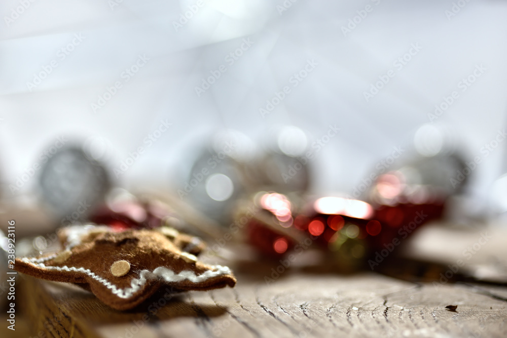 Boże Narodzenie - rozmyte tło z dekoracjami świątecznymi: bombkami, światełkami, gwiazdkami - obrazy, fototapety, plakaty 