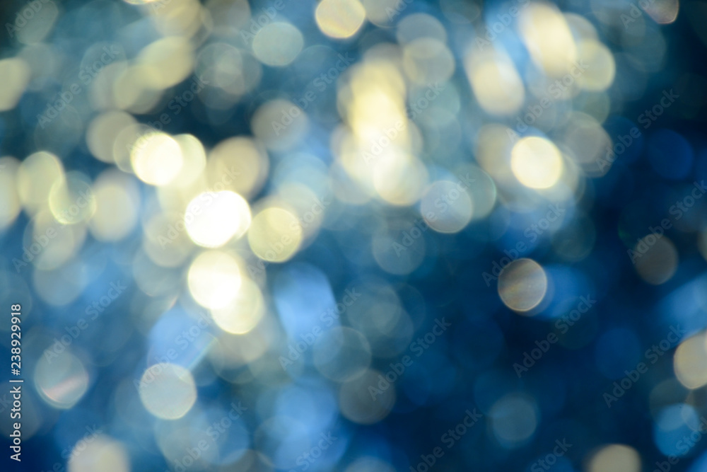 Obraz premium Bokeh photo. Holiday background. Christmas lights. background. Defocused sparkles. New Year backdrop. Festive wallpaper. Blinks. Carnival. Retro style photo.