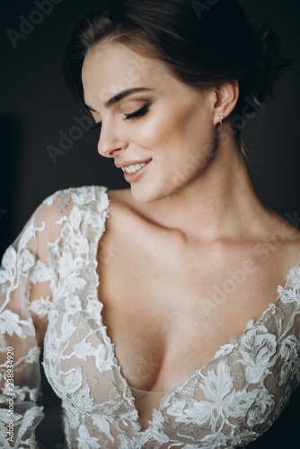 фотографія beautiful bride with a neckline