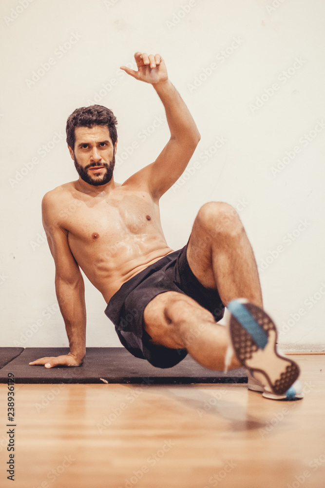 Personal trainer, allenamento in palestra Personal trainer, allenamento in palestra