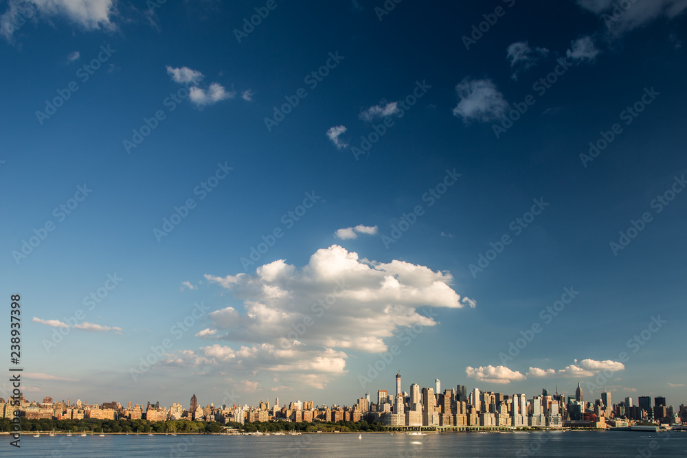 Obraz premium New York City NYC Manhattan Downtown Skyline, viewed from Jersey City, New Jersey, USA.