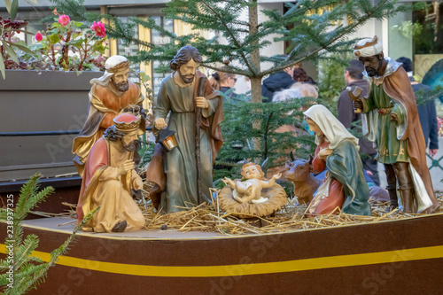 Bild auf Leinwand Crèche de noël  dans une barque de pêcheur en Provence dans le sud de la France