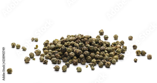 Fotografija Dry green pepper pile, peppercorn isolated on white