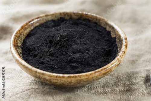 фотографія Raw Organic Black Activated Charcoal