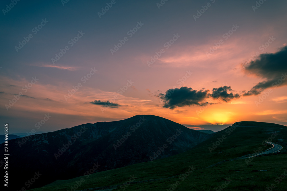 Obraz premium Sunset on mountains