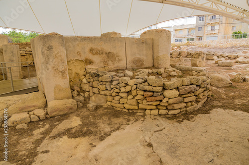 Tarxien, Malta. Neolithic temple (UNESCO World Heritage List): a wall of stone blocks and masonry, 3250 - 2800 BC