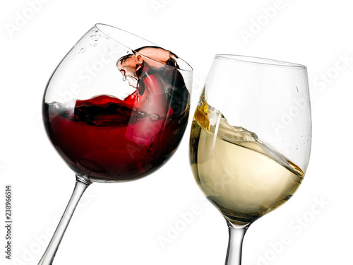 Red and white wine glasses plash, close up