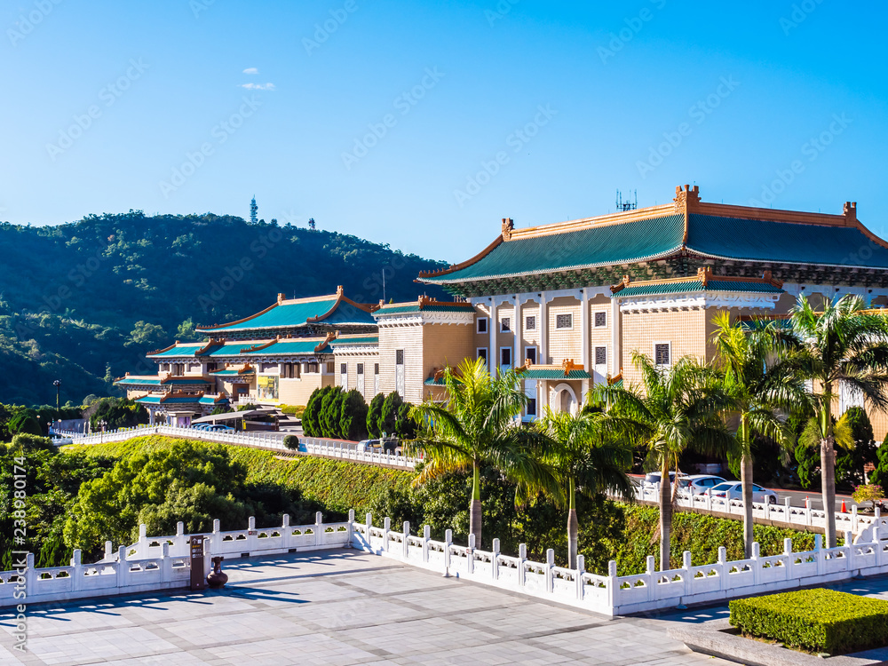 Fototapeta premium Beautiful architecture building exterior of national palace museum in taipei taiwan