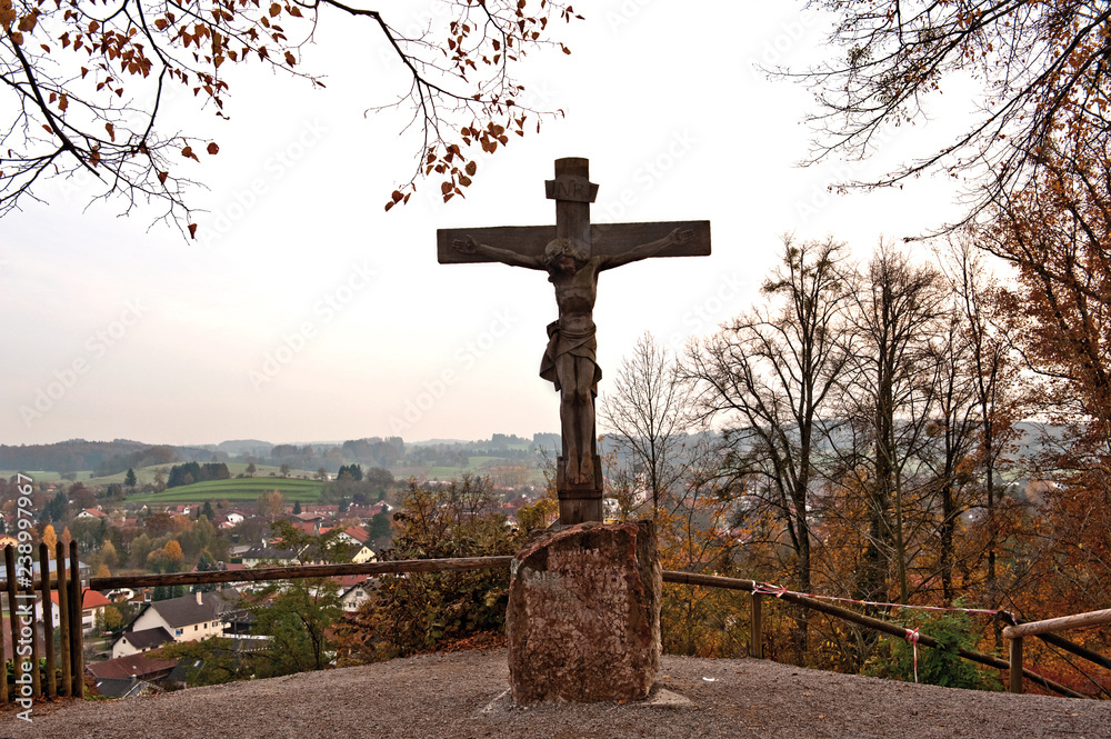Kruzifix Nähe Klosterkirche Andechs, Oberbayern, Deutschland Kruzifix Nähe Klosterkirche Andechs, Oberbayern, Deutschland