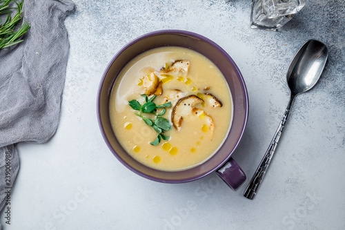 Photography cream of porcini mushroom soup