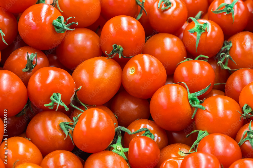 Ripe tomatoes at a farmer's market, healthy food