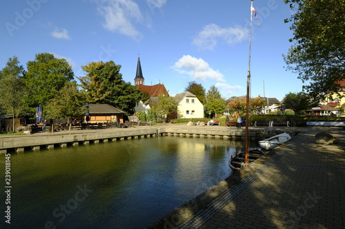 Impressionen aus Wustrow mit seinem Hafen und der Fischlandkirche, Halbinsel Fischland, Mecklenburg-Vorpommern, Deutschland