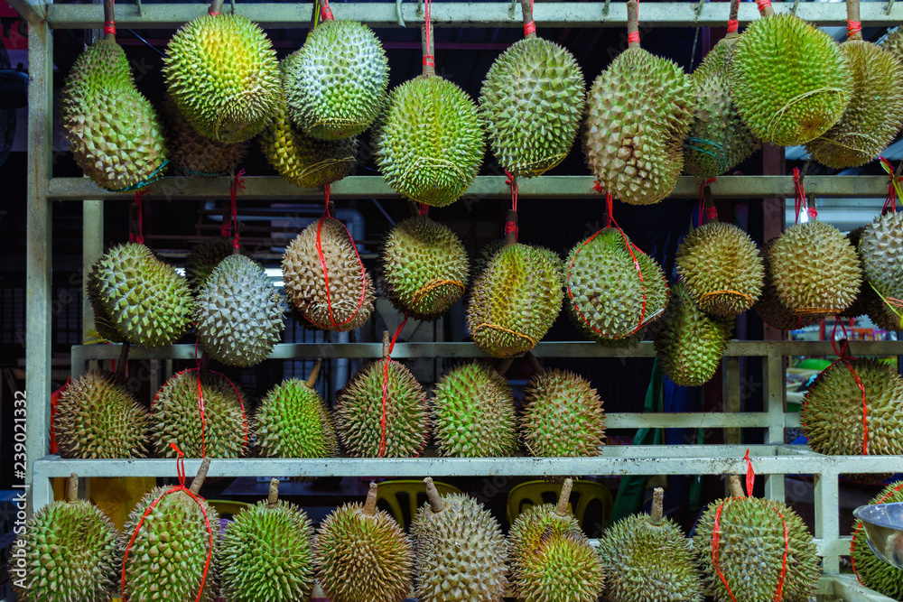 Φωτογραφία Whole durians - sales stand in Kuala Lumpur, Malaysia