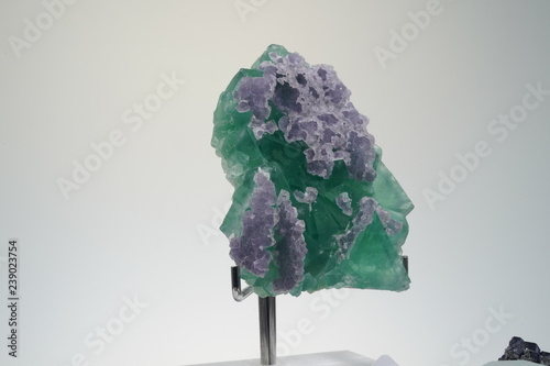 Fluorit, Grün mit Violetten Fluoriten überwachsen, China, Edelstein, Mineral, Schmuckstein photo