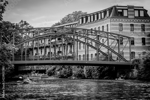 Stahlbrücke über Fluss  © RobinKunzFotografie