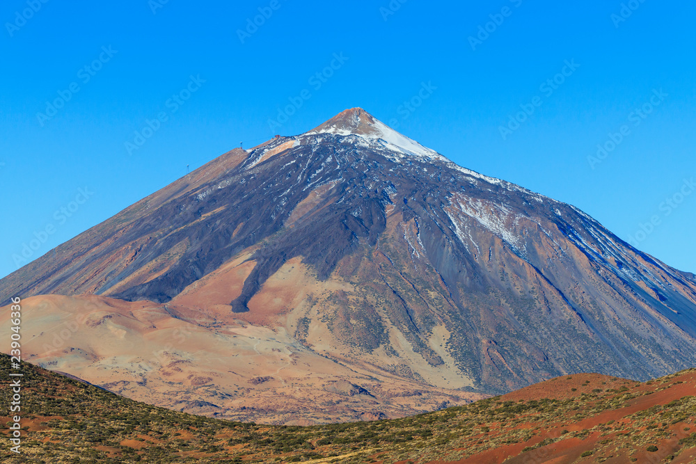 Fototapeta premium Szczyt wulkanu Teide w sezonie zimowym