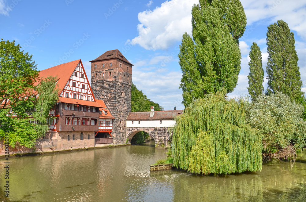 Weinstadel mit Wasserturm und Henkersteg, Nürnberg Weinstadel mit Wasserturm und Henkersteg, Nürnberg