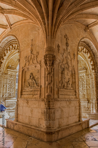 Column Corner Relief Sculpture, Jeronimos Monastery, Lisbon, Portugal © robert 