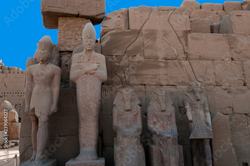 Herrscher Statuen Karnak Tempel Luxor Aegypten photo