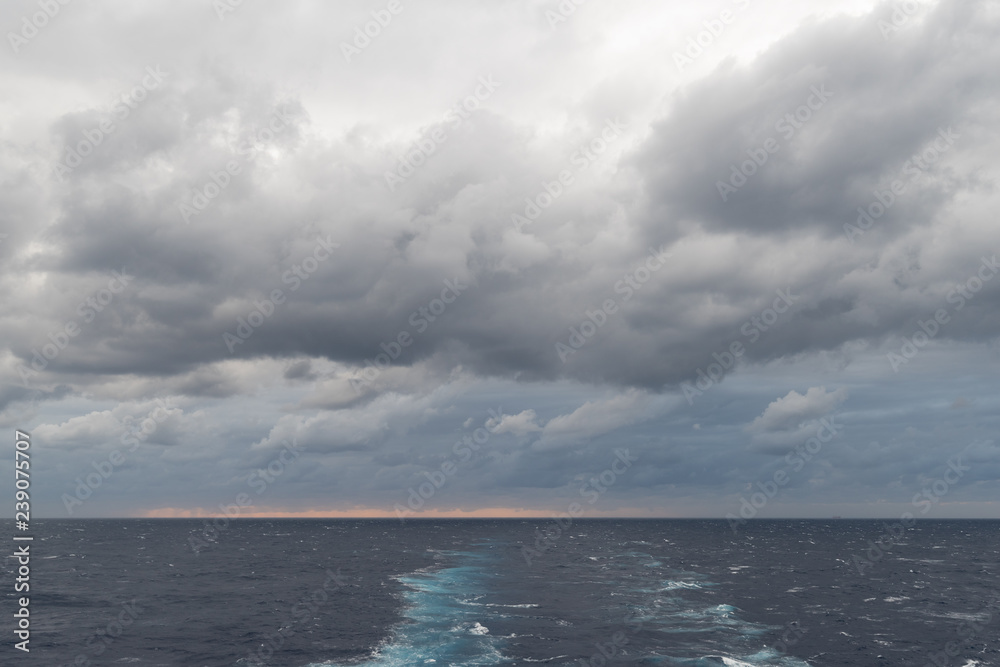 Obraz premium clouds over the sea