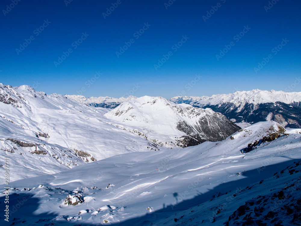 Savognin: region, snow-covered mountains and ski slopes