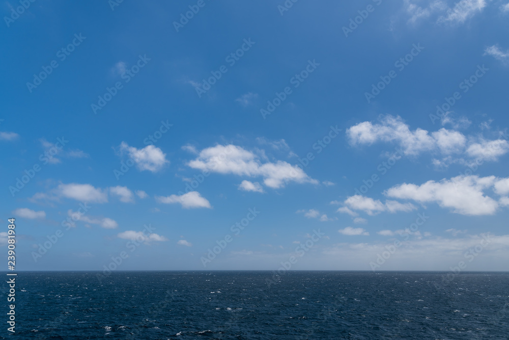 Fototapeta premium sea and blue sky