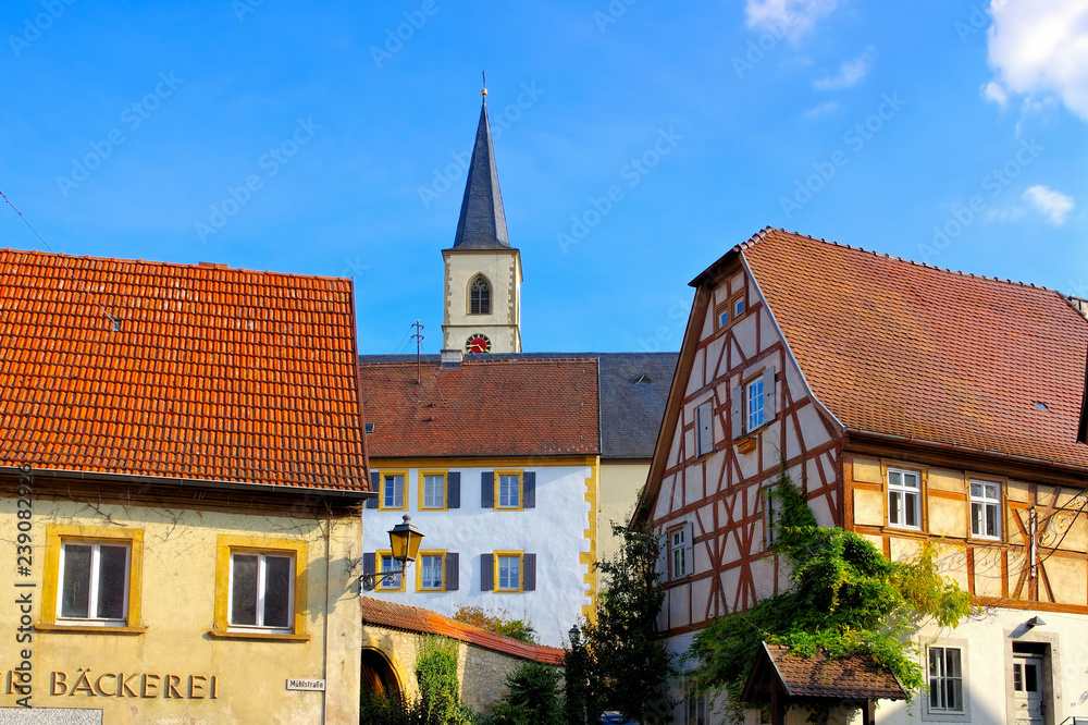 Obraz premium die Stadt Aub in Deutschland, viele Fachwerkhäuser - the town Aub in Germany
