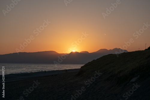 大磯海岸の夕陽3 © Kussy_Photo