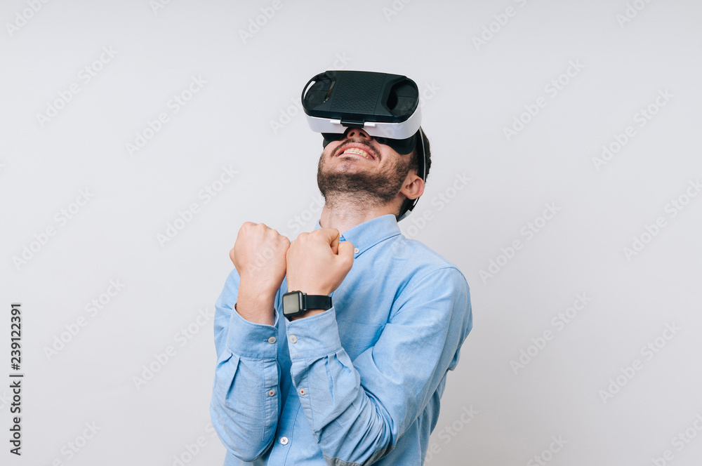 Man who won for the first time in virtual game Man who won for the first time in virtual game