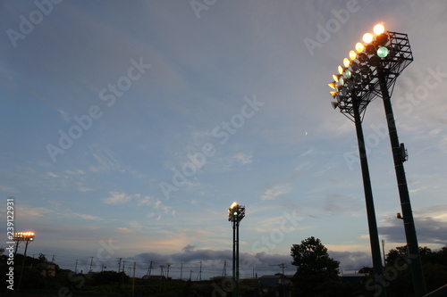 野球場のナイトゲーム用の照明