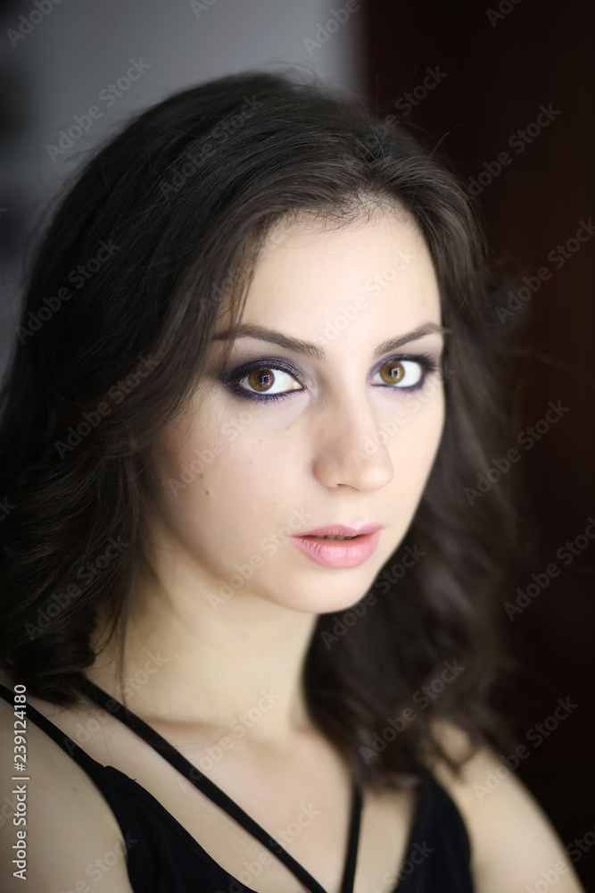 Fototapeta premium Beautiful girl doing makeup