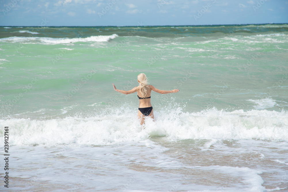 Fototapeta premium girl in sea surf