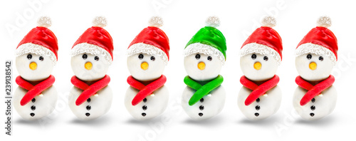 Weihnachtsmänner aus Marzipan