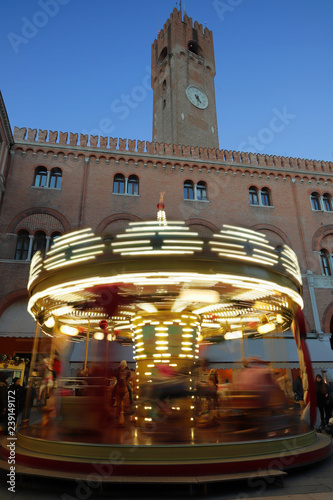 GIOSTRA PER BAMBINI E TORRE CIVICA IN CENTRO A TREVISO IN ITALIA, EUROPA, CAROUSEL FOR CHILDREN AND CIVIC TOWER IN TREVISO CITY IN ITALY, EUROPE photo