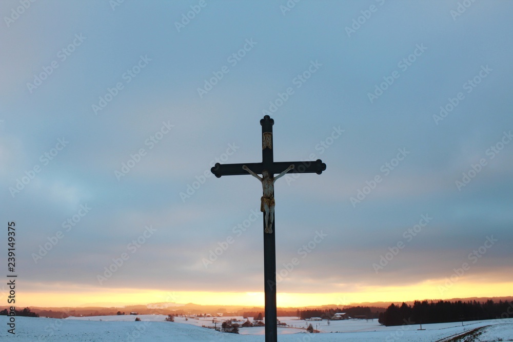 Jesusmarterl in Winterlandschaft bei Sonnenuntergang, Allgäu, Bayern Jesusmarterl in Winterlandschaft bei Sonnenuntergang, Allgäu, Bayern