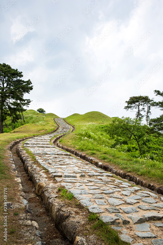 The Jisandong Ancient Tombs in Goryeong are the ancient tombs of Dae Gaya in Korea. The Jisandong Ancient Tombs in Goryeong are the ancient tombs of Dae Gaya in Korea.