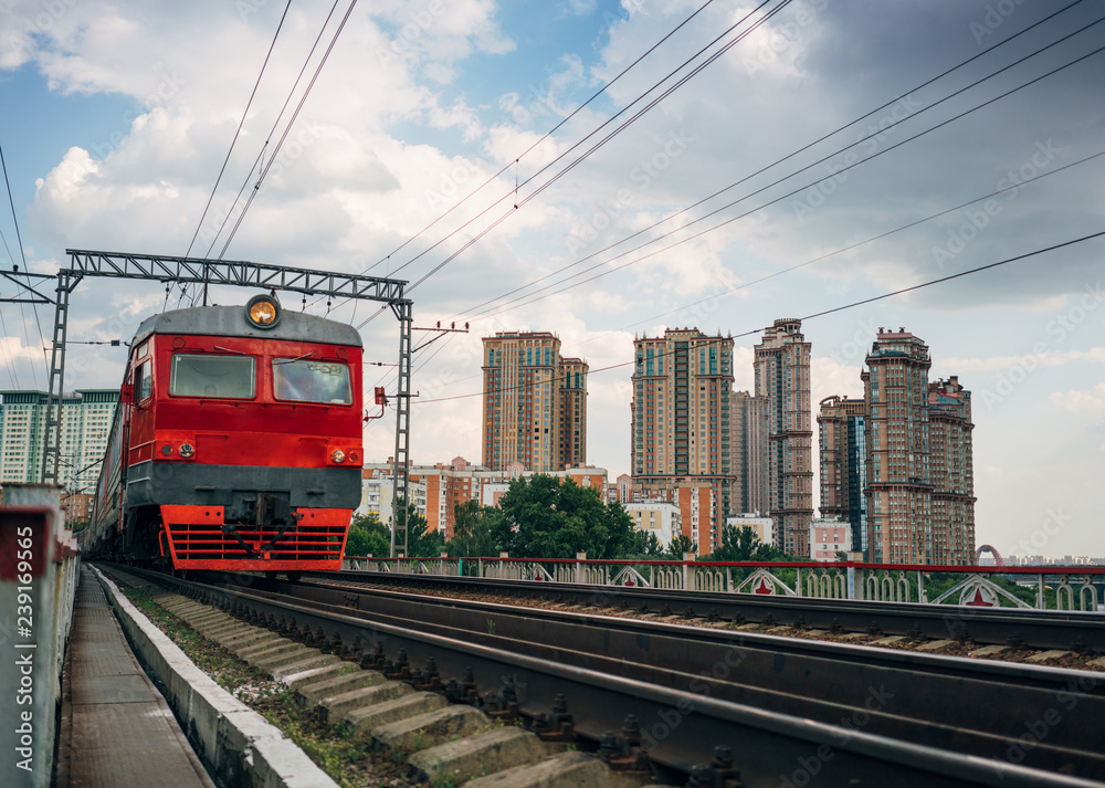 Obraz premium train in the city.