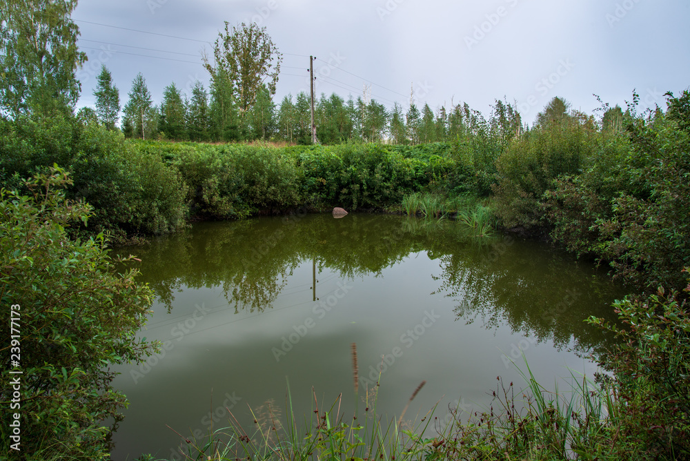 Obraz premium blue sky white clouds over calm body of water