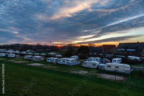 Campingplatz bei Sonnenaufgang