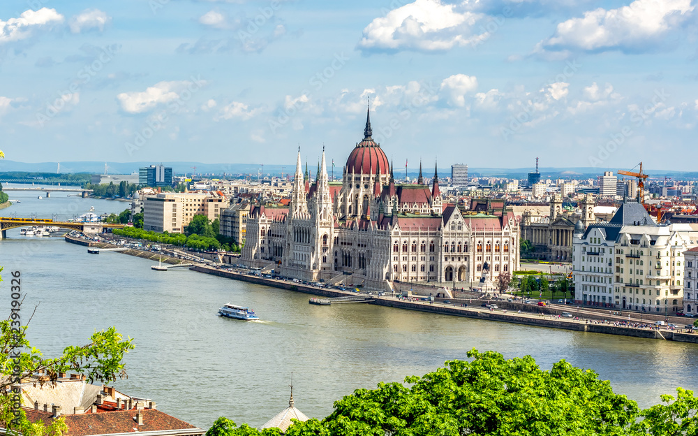 Fototapeta premium Budynek parlamentu węgierskiego w Budapeszcie