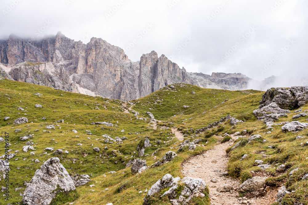 Fototapeta premium Italien - Südtirol - Col Raiser Rundwanderweg
