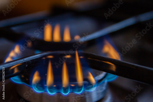 Obraz na płótnie Gas stove with burning orange and blue fire on it w salonie